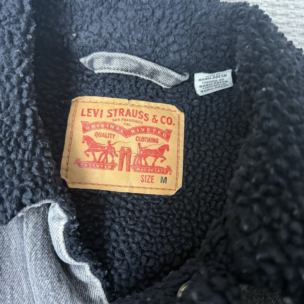 Levi's Men's Vintage Fit Sherpa Trucker Jacket Black Stonewash Medium - Picture 2 of 7